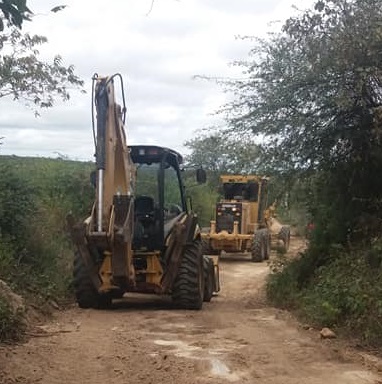 Prefeitura de Monte Horebe realiza manutenção e patrulhamento de estradas vicinais do Município-VEJA