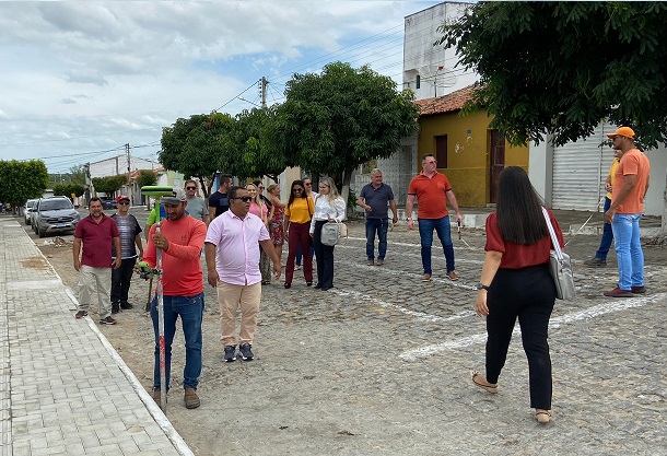 É OBRA PARA TODO LADO NO MUNICÍPIO DE MONTE HOREBE- Pavimentação Asfáltica. Convênio Governo Federal e Prefeitura Municipal de Monte Horebe, valor de R$ 2.870.210,00.