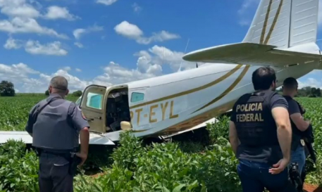 Avião com 500 kg de cocaína faz pouso forçado em SP após ser perseguido por caça da FAB