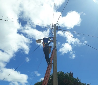 Governo Municipal de Monte Horebe realiza troca e reposição da iluminação pública na zona Rural