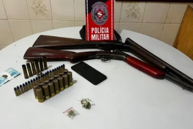 POLÍCIA MILITAR PRENDE 3 INDIVÍDUOS E APREENDE ARMAS DE FOGO, MUNIÇÕES E DROGAS EM SÃO BENTO