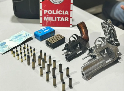 Força Tática prende homem com armas de fogo e munições, após abordagem em bar, no município de Bom Sucesso