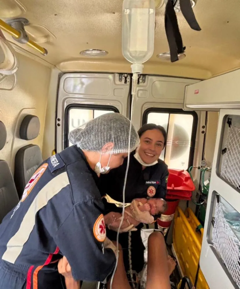 Equipe de saúde de Carrapateira é mobilizada e realiza parto natural com sucesso na avenida principal da cidade.