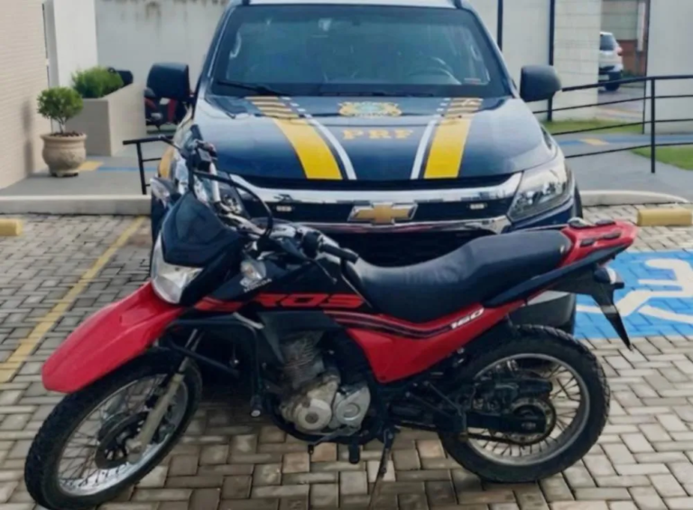 PRF recupera motocicleta roubada e detém homem por receptação e adulteração em Caldas Brandão/PB*