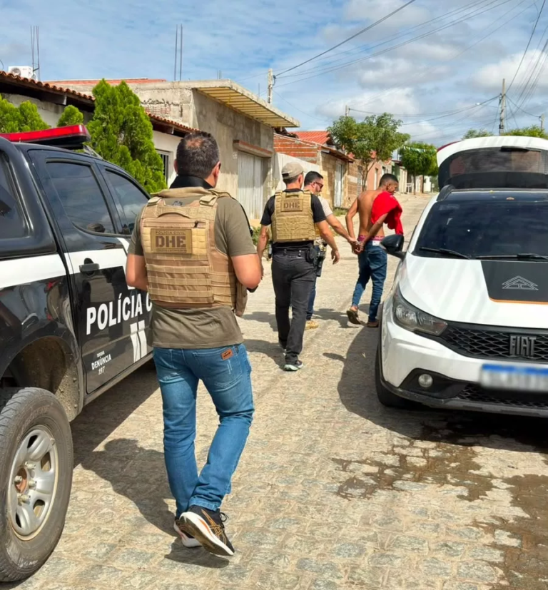 Condenado a mais de 10 anos por roubo e porte ilegal de arma é preso pela DHE em Patos