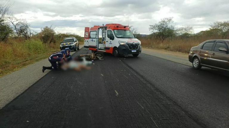 Motociclista fica em estado gravíssimo após perder o controle da moto e cair na BR-230, em Condado